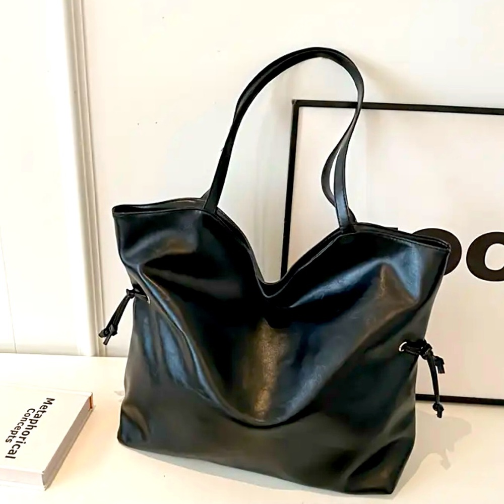 New - Gorgeous - Large Capacity - Faux Leather Shoulder Bag - Black